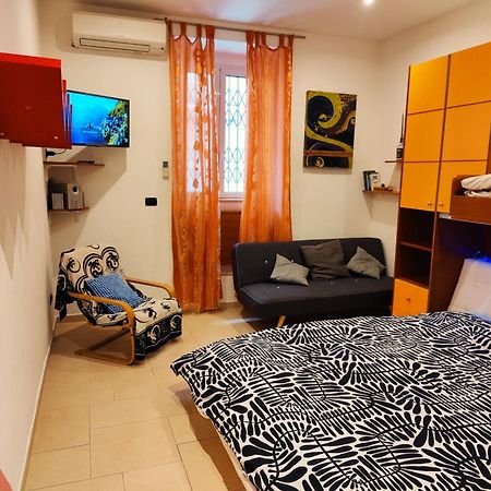Letto Ad Acqua H2Ome Apartment Bari Bagian luar foto