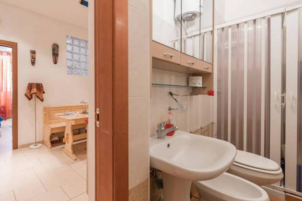 Letto Ad Acqua H2Ome Apartment Bari Bagian luar foto